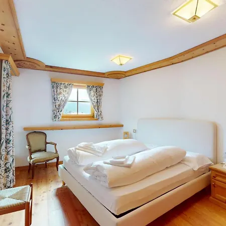 Abitaziun Ueerts - * Champfer