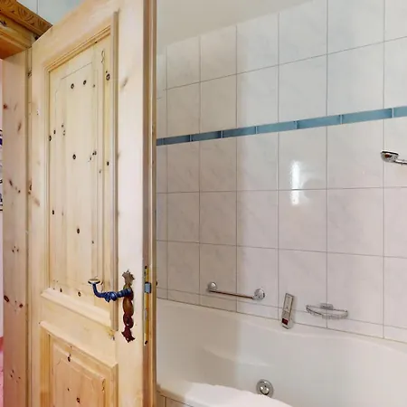 Abitaziun Ueerts - *